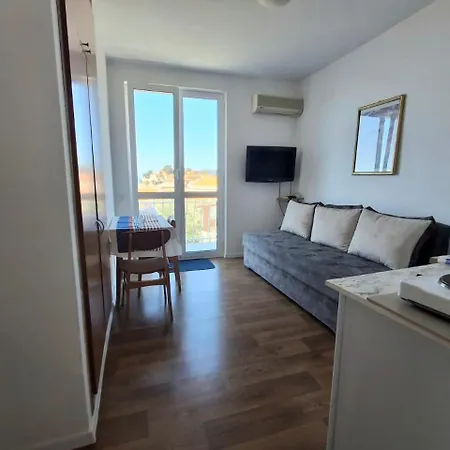 Sveti Stefan Family Daire