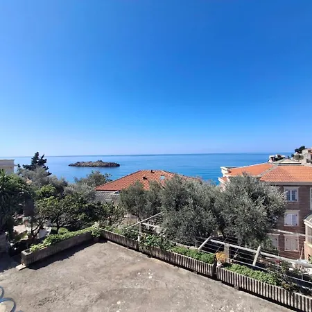Sveti Stefan Family Daire
